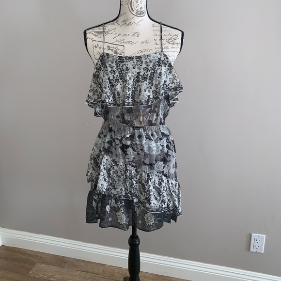 Joie Dresses & Skirts - Joie ruffle dress in black and grey flower print